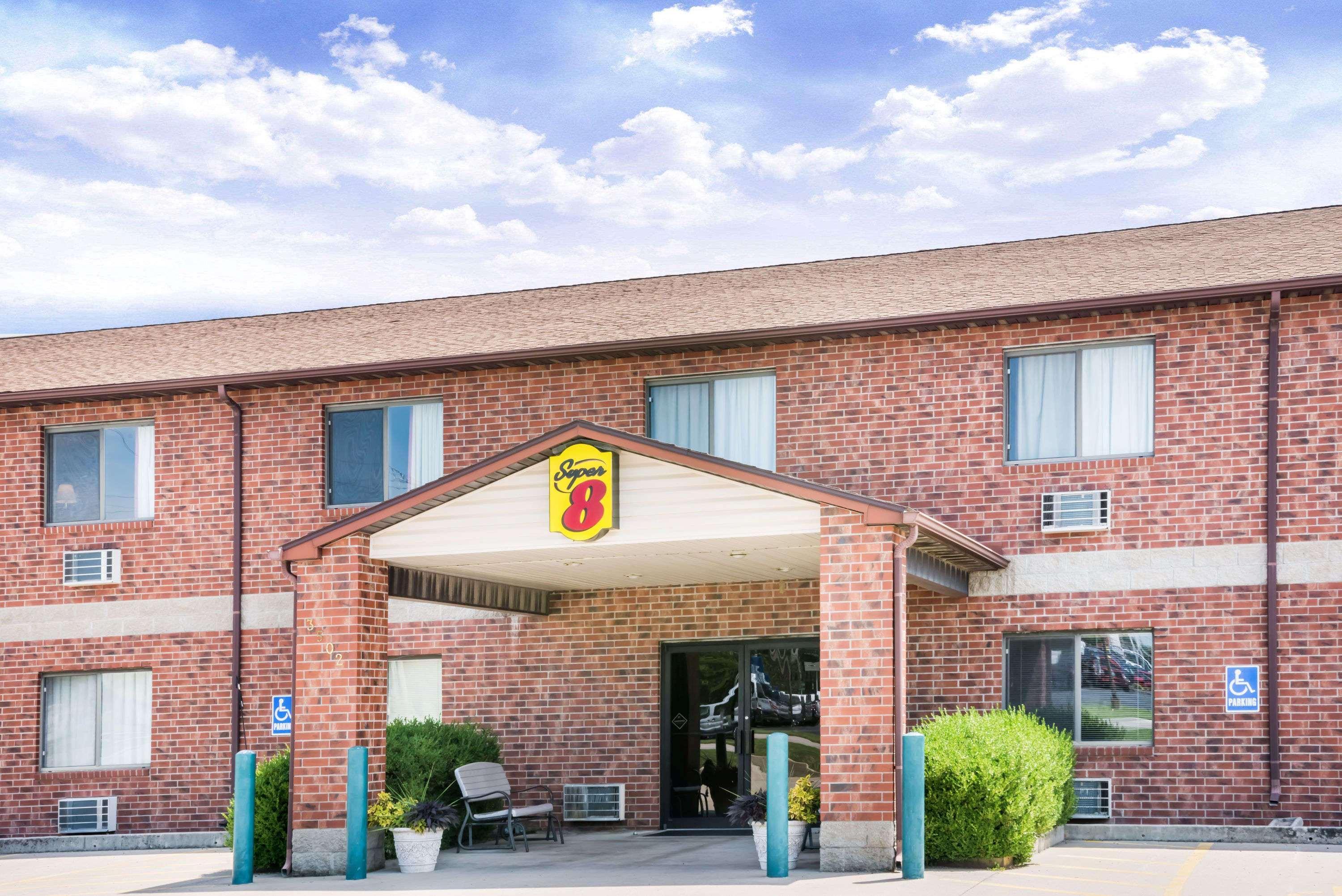 Super 8 By Wyndham Chanute Экстерьер фото